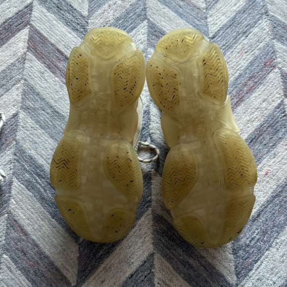 Balenciaga Triple S Clear Sole - Picture 5 of 8